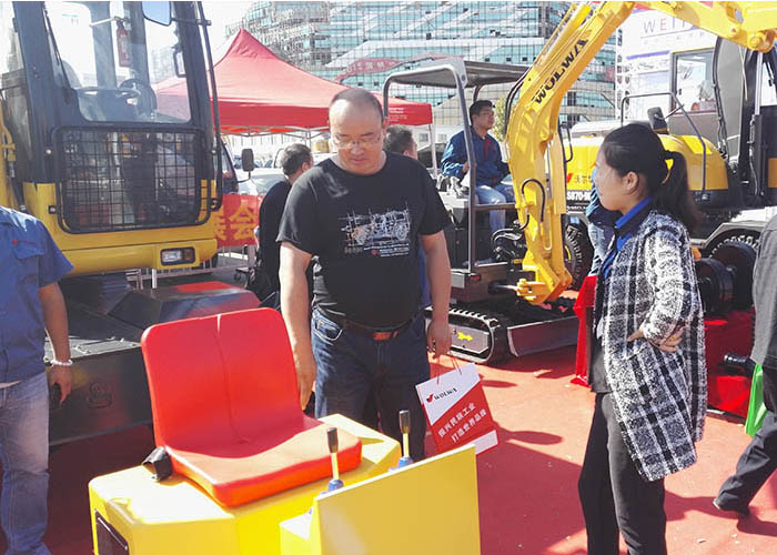 沃爾華集團攜多款產(chǎn)品參加2015全國建筑機械展